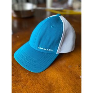 Oakley Silicon Bark Trucker 4.0 Fitted Mens Cap A-Flex Band Mesh Back Size L/XL